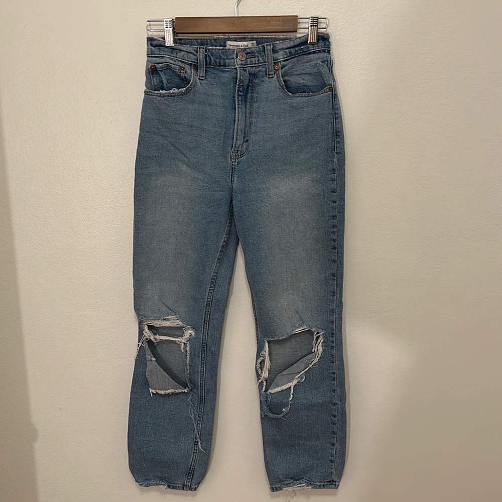 Ripped Abercrombie Ultra High Rise Ankle Straight Jeans